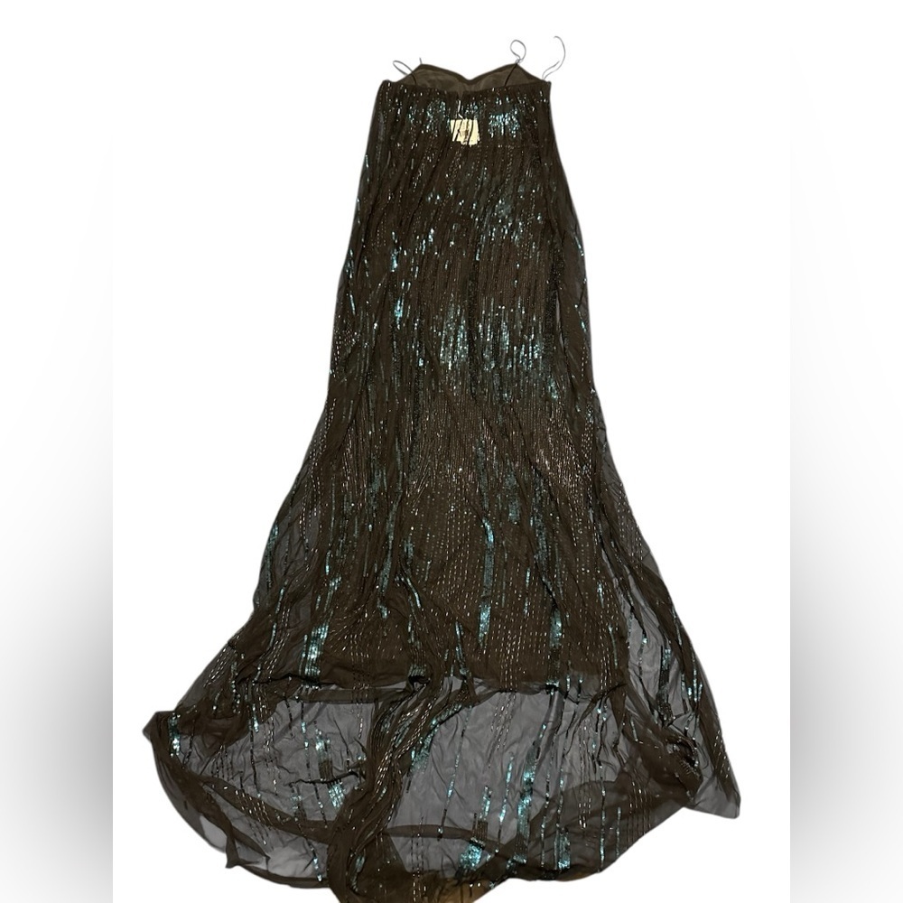 BURNETT NEW YORK Cape-Style Sequin Gown Embellished with bugle beads - Picture 9 of 16
